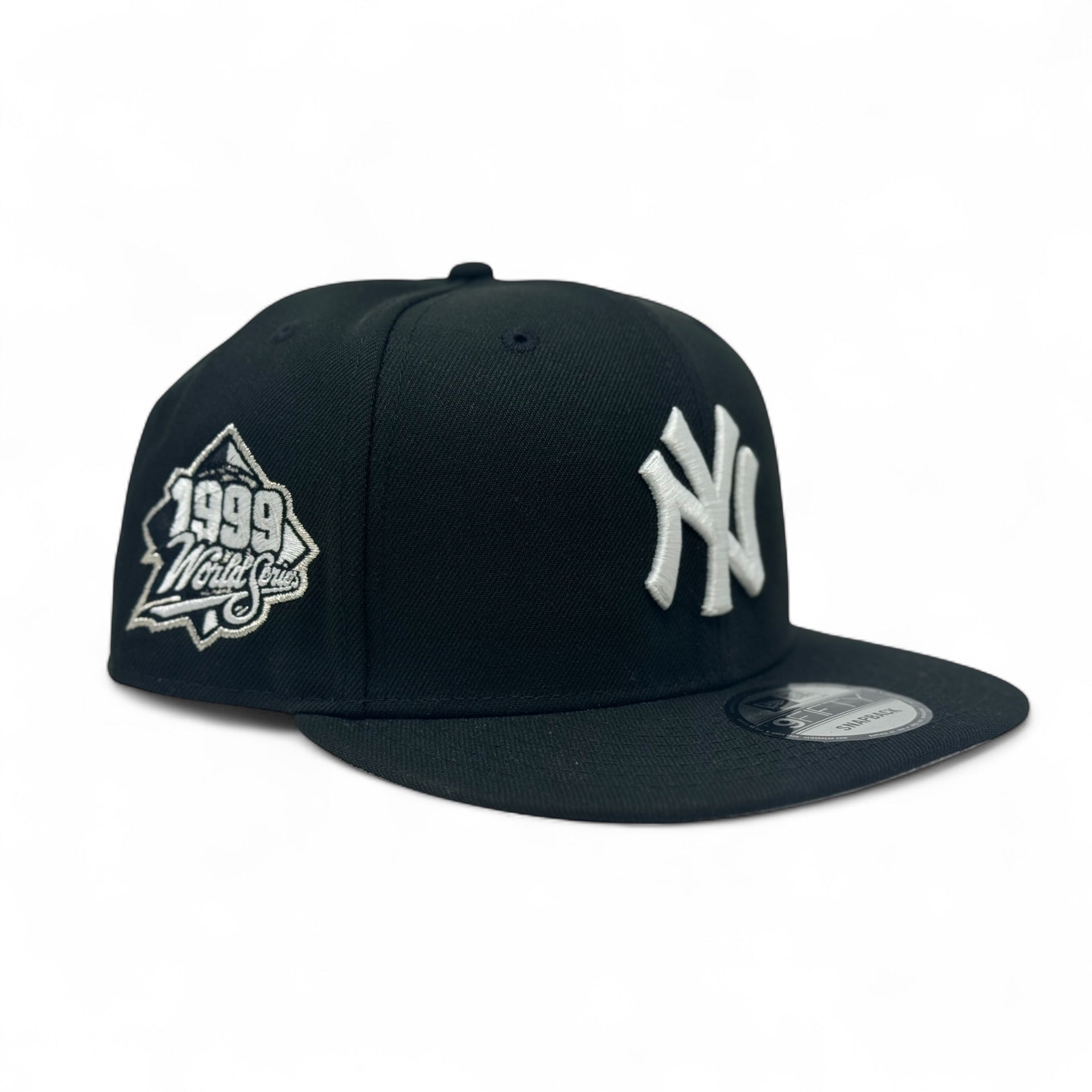 Yankees Black Snapback Hat