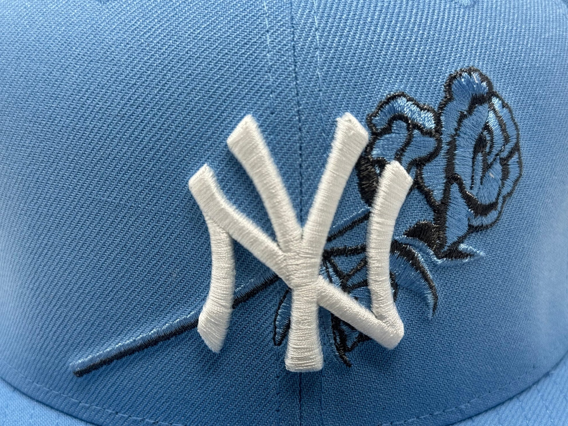 New York Yankees 1999 World Series Floral Logo Fitted Hat-Sky