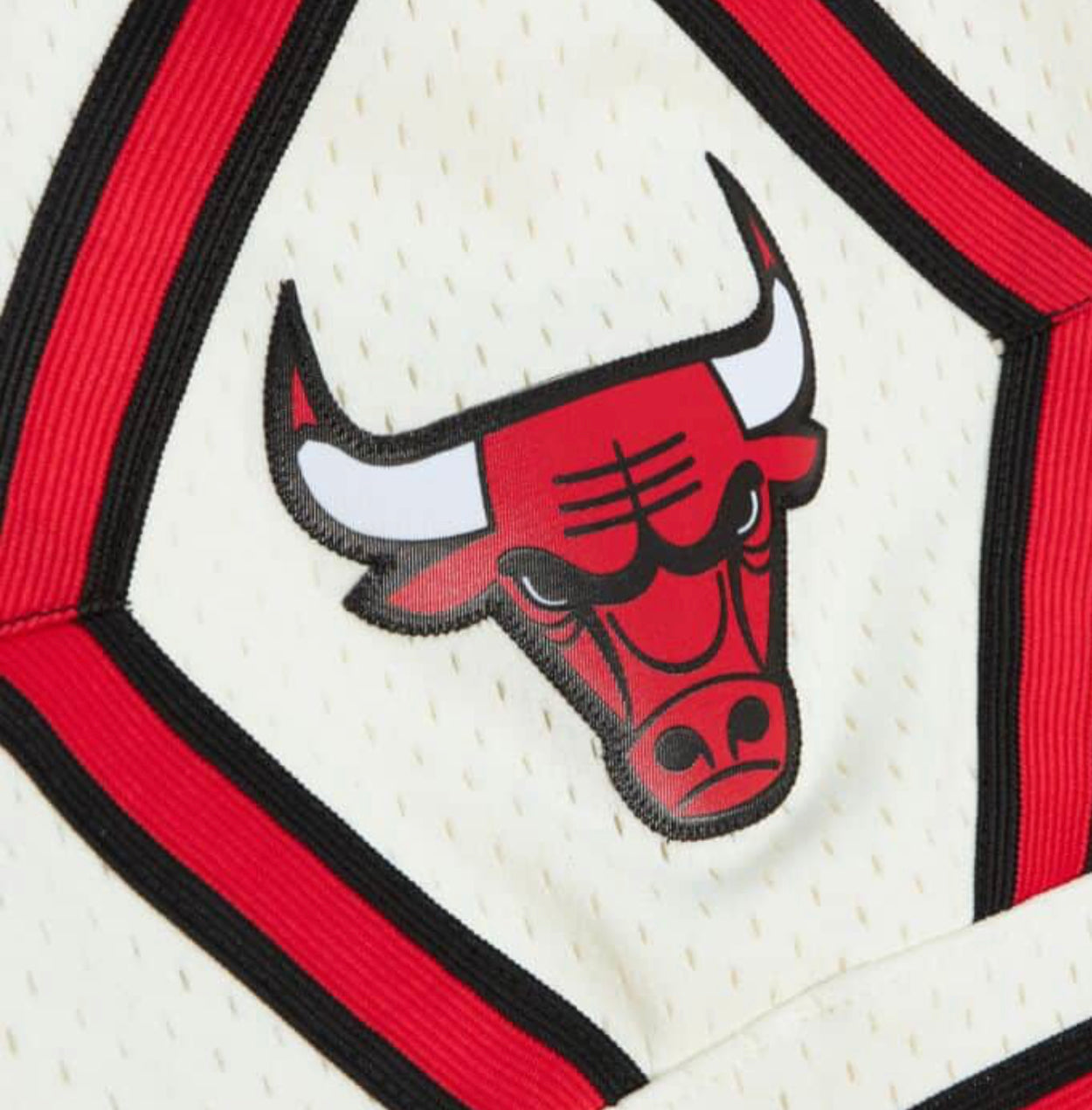 CHICAGO BULSS MITCHELL AND NESS CREAM HWC SWINGMAN SHORTS